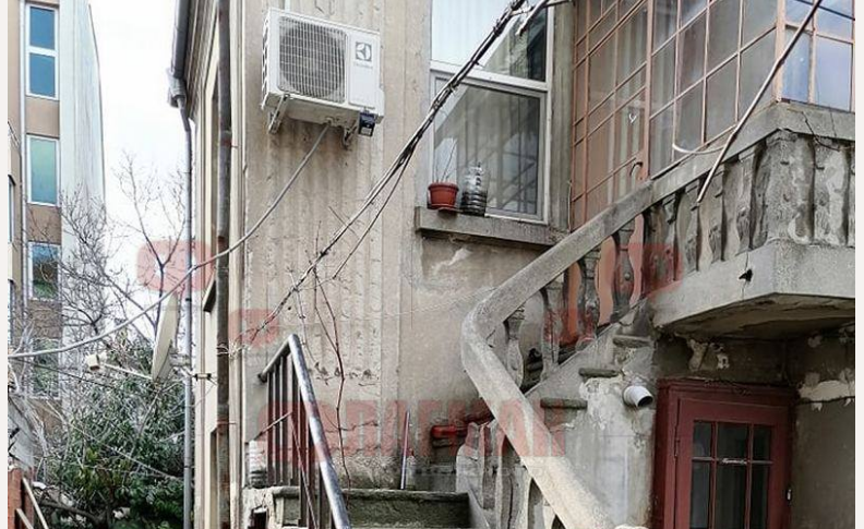 Георги гниел в къщата си в центъра на Бургас поне 3 дни, кучето му го наръфало от глад
