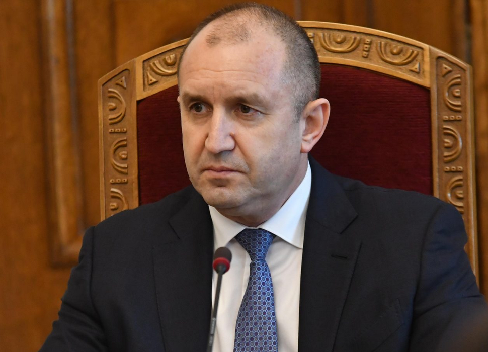 Няма да повярвате Румен Радев как се нахвърли на Борисов и Гешев