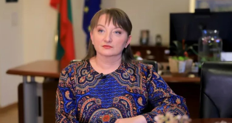 Деница Сачева: 6000 лв. за лекар, 4000 за мед. сестра и 2000 за санитар