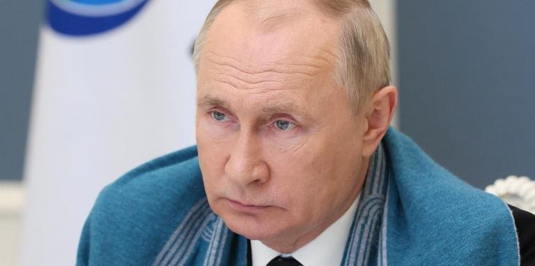 Влиза в сила незабавно: Путин забрани износа на пари в брой от Русия