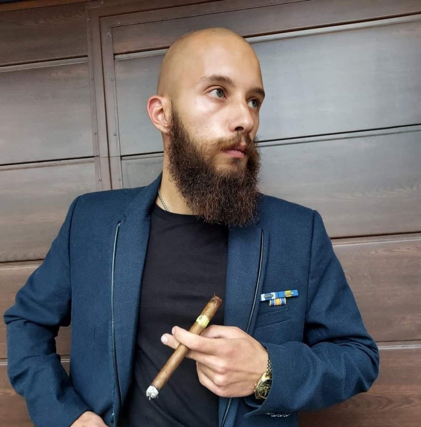 Ето кой запали руското знаме на снощното шествие – син на кмет от ГЕРБ, сам се похвали за „подвига“ си