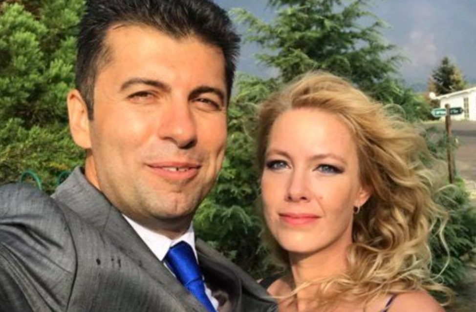 Петкови с охрана още година