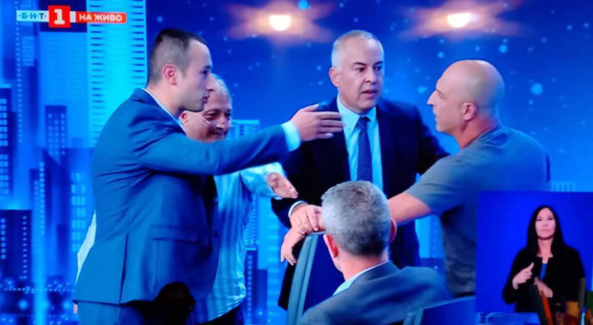 Витков избухна във ФБ след скандала: Който не се е научил на уважение, има повече зъби в устата си ВИДЕО