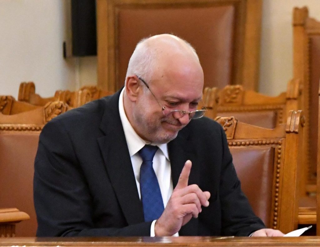 Минеков към директора на Народния театър: Нагъл тип