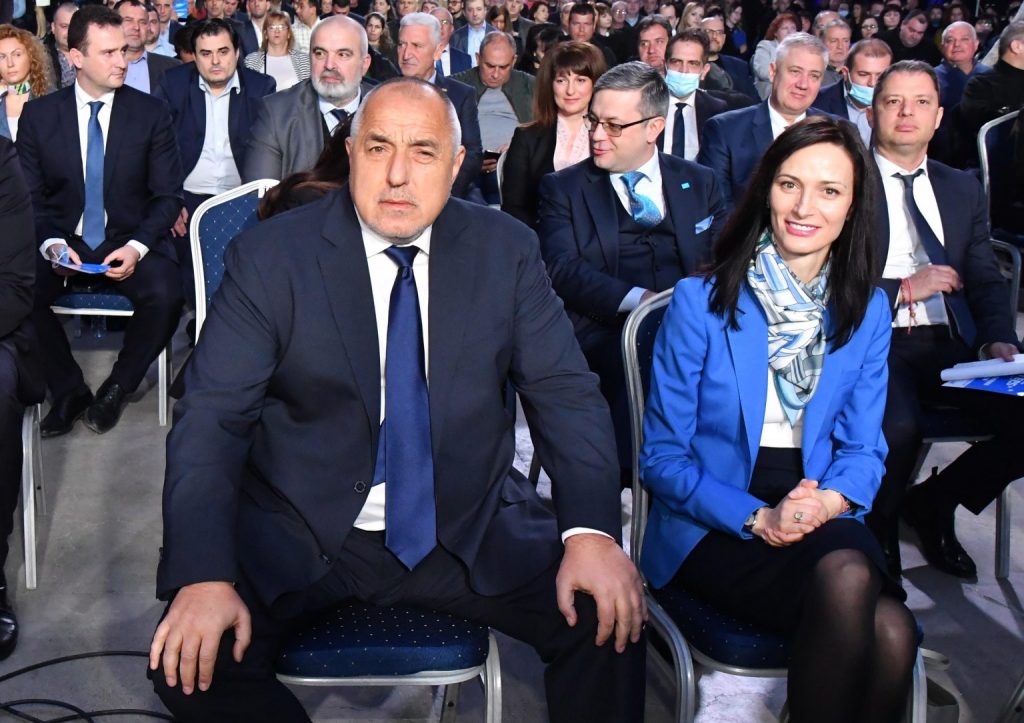 ГЕРБ поема контрола над властта