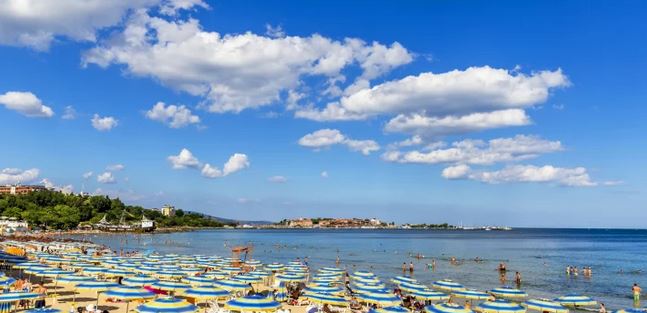 Лъсна истината за цената на нощувките по морето у нас и в Гърция
