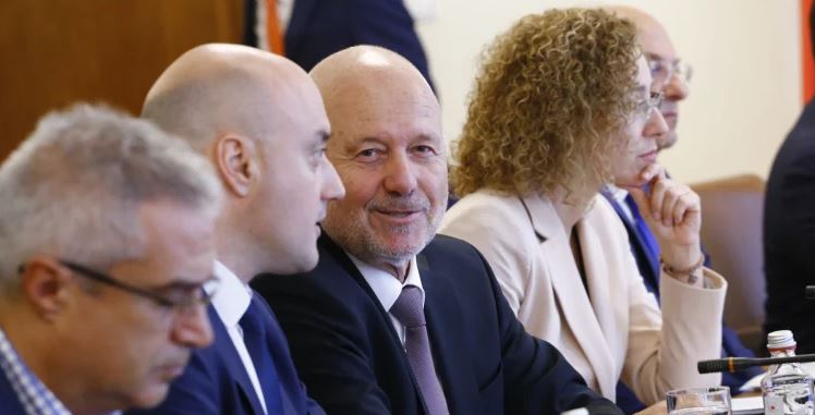 Военният министър смълча народа с тази компенсация! Проговори и за заканата за убийство