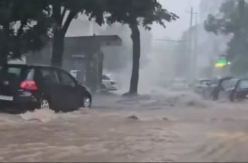 Страшен потоп в този град. Фермери съобщават за удавени..