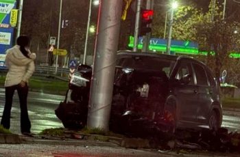 Какво им става в Пловдив?! Пиян се заби в светофар по време на гонка с полицията