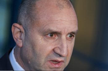 Край, Румен Радев се появи и ги попиля всички
