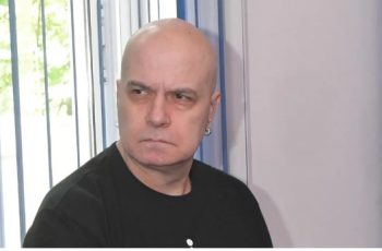 Слави Трифонов показа чатове между Кирил Петков, Николай Денков и Делян Пеевски