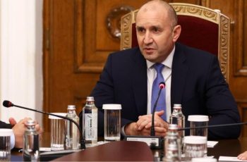 Румен Радев се включи извънредно и обяви