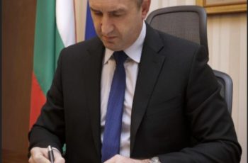 Край, Румен Радев се появи и ги попиля всички
