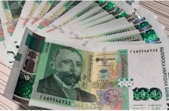 Всички внасящи левове раздробени на суми под 10 хиляди лева може да бъдат проверени от НАП