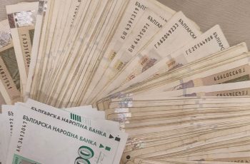 Заплатата на учителите стана колосалната сума от
