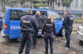 В София почерня от полиция. Задържаха