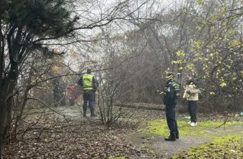 Зловещо! Откриха труп, отцепиха целия район във