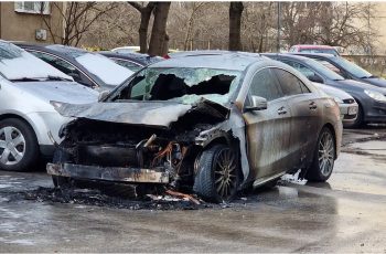 Запалиха кола, паркирана неправилно пред блок в София