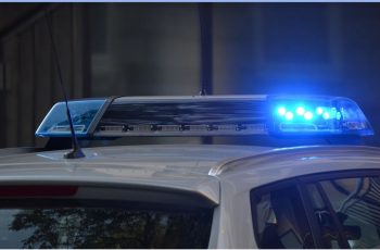 Мъж удари полицай с вила при масов бой, прати го в болница