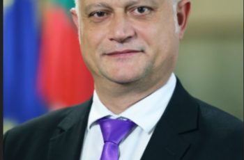 Дечев започна голяма чистка в МВР, масово гони