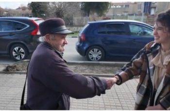 13-годишната Руя намери портфейл с 400 евро и го върна на 90-годишния дядо Здравко