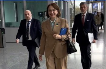 Надежда Нейнски в костюм за 4 бона от „девствена“ вълна