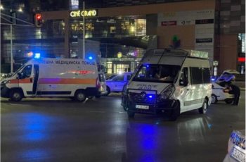 Жена наръга четирима в центъра на София
