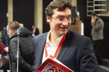Политически щитове: Крум Зарков запазва мястото си на върха на БСП