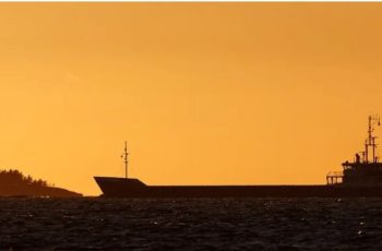 Над 15 американски военни кораба участват в блокадата на Иран в Ормузкия проток
