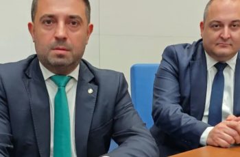 Властта притиска граждани доброволци, които събират подписи за референдум срещу изграждането на лагер за мигранти в Средец