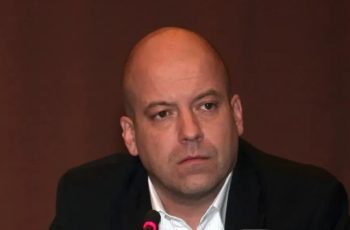 С ирония към политиката: Сиромахов изброи „задължителните“ фигури в листите