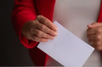 Изборите започнаха: Тези 6 неща пред урните са строго забранени