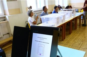 Изборна драма часове преди вота: Стотици се отказаха да участват в секционни комисии