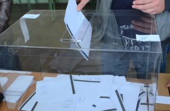 Българите зад граница вече гласуват: Първите секции отвориха врати