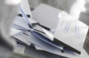 Пак хаос след вота: СИК объркаха бюлетини и преференции, броенето се бави с часове