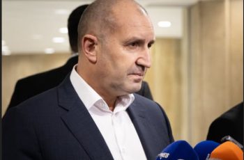 Радев се разгневи и излезе пред народа, каза истината