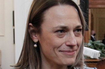 ИЗНЕНАДА: Ива Митева аут от листата на Радев заради