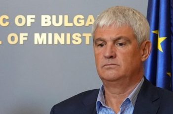 Бюджет 2026: Пламен Димитров настоява за 10% ръст в заплатите, но без „равенно разпределение“