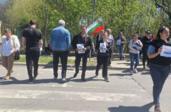 Пътният хаос в Ришкия проход изведе хората на улицата: Блокада край Карнобат