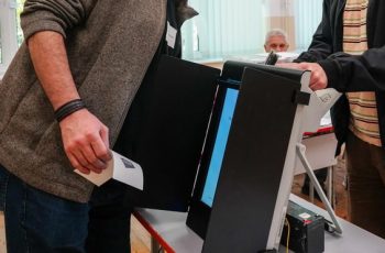 Видеоконтролът на изборите: Колко секции останаха в тъмното и колко машини „предадоха“?
