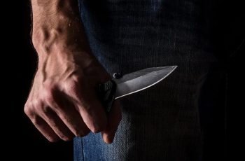 Ужас във Велико Търново: Тийнейджър наръга връстник си след уговорка за „сметки“!