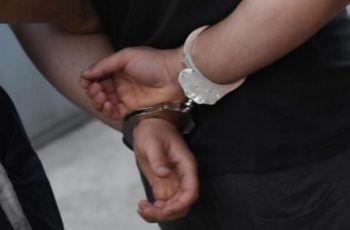 Драма в Сливен: Как полицията обезвреди въоръжен натрапник в жилищен блок